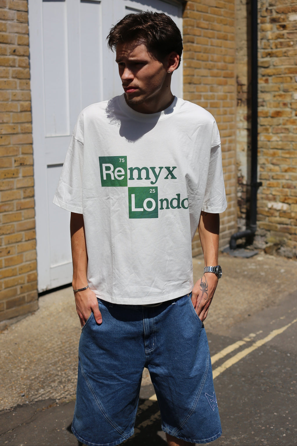 BREAKING LONDON TEE
